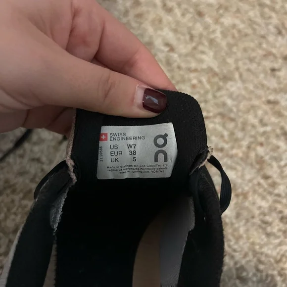 On Clouds women’s size 7 - Picture 2 of 7